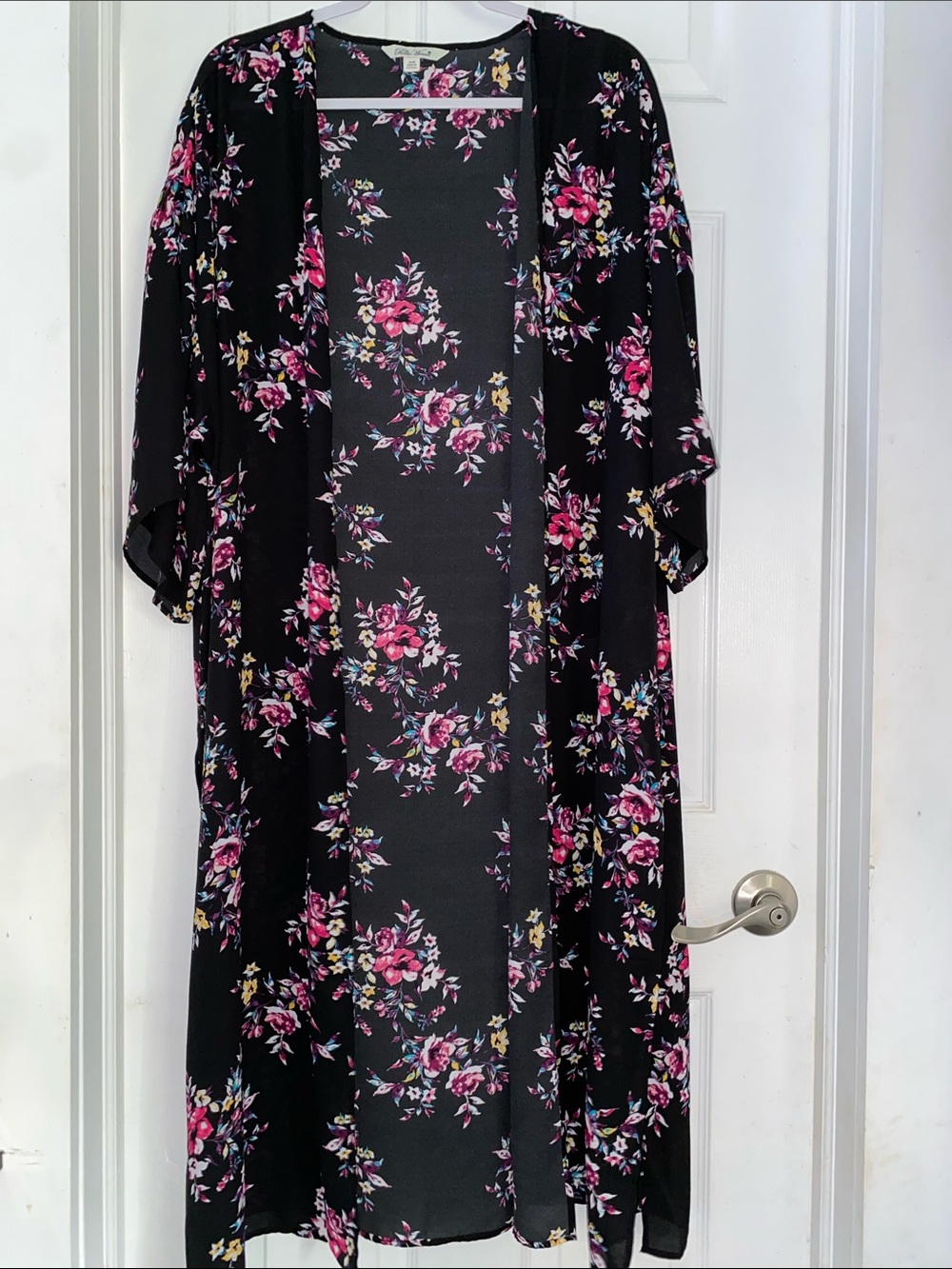 🚨Priced for quick sale🚨 The Pioneer Woman Black Floral Kimono with Pink & Yellow